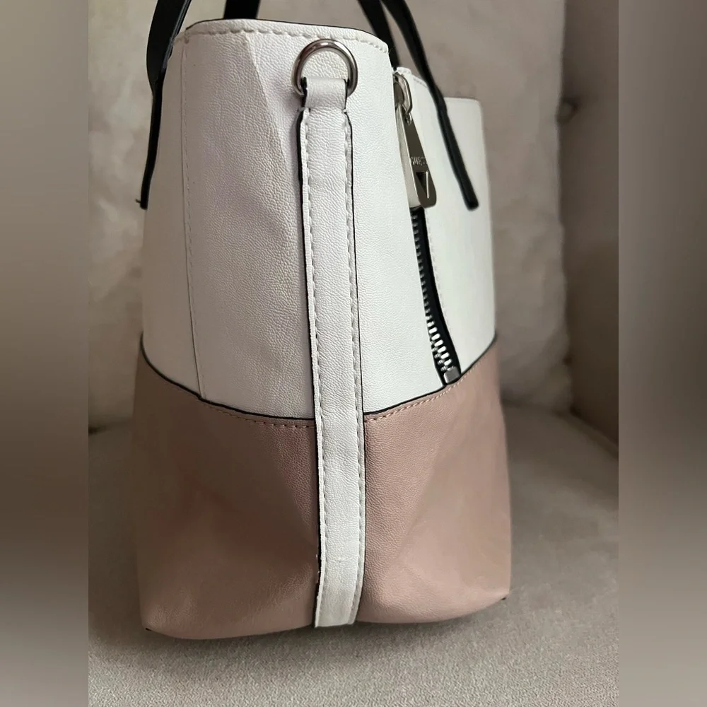 GUESS DOHENY COLOR-BLOCKED SATCHEL HANDBAG
